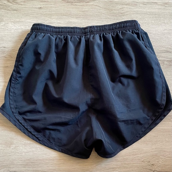 Women’s NIKE XS - Picture 2 of 4